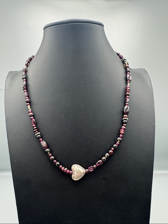 Jewelry - Garnet necklace